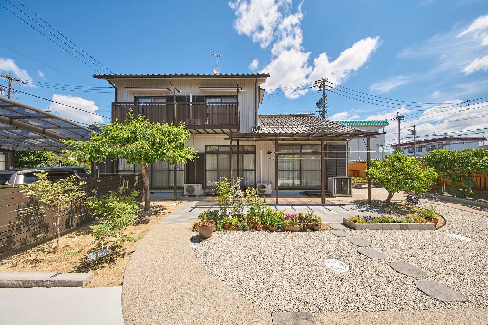 リフォーム後の戸建外構 アプローチ全景